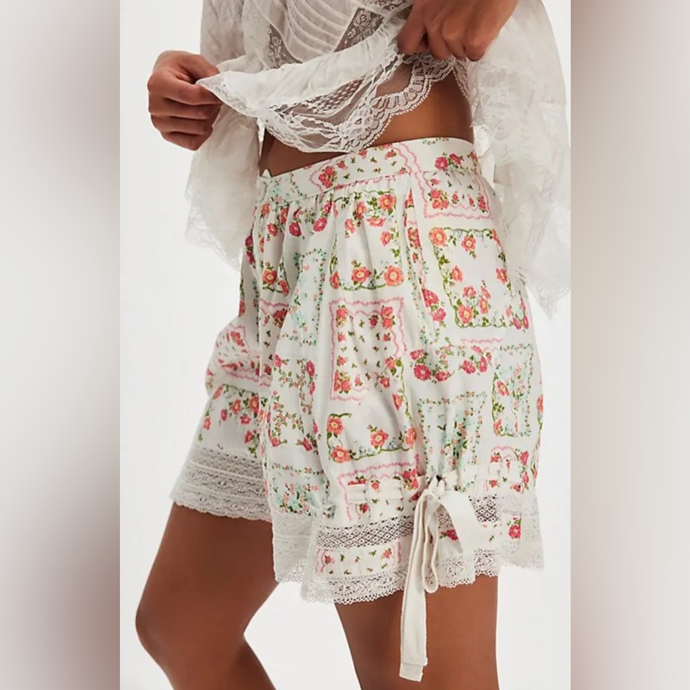 Free People Cream Floral Patchwork Lace-Trim Shorts